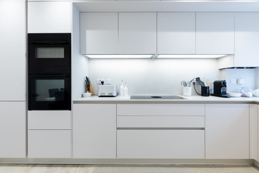 Modern handleless Suga Küchen layout showing sink, oven tower and practical worktop zones